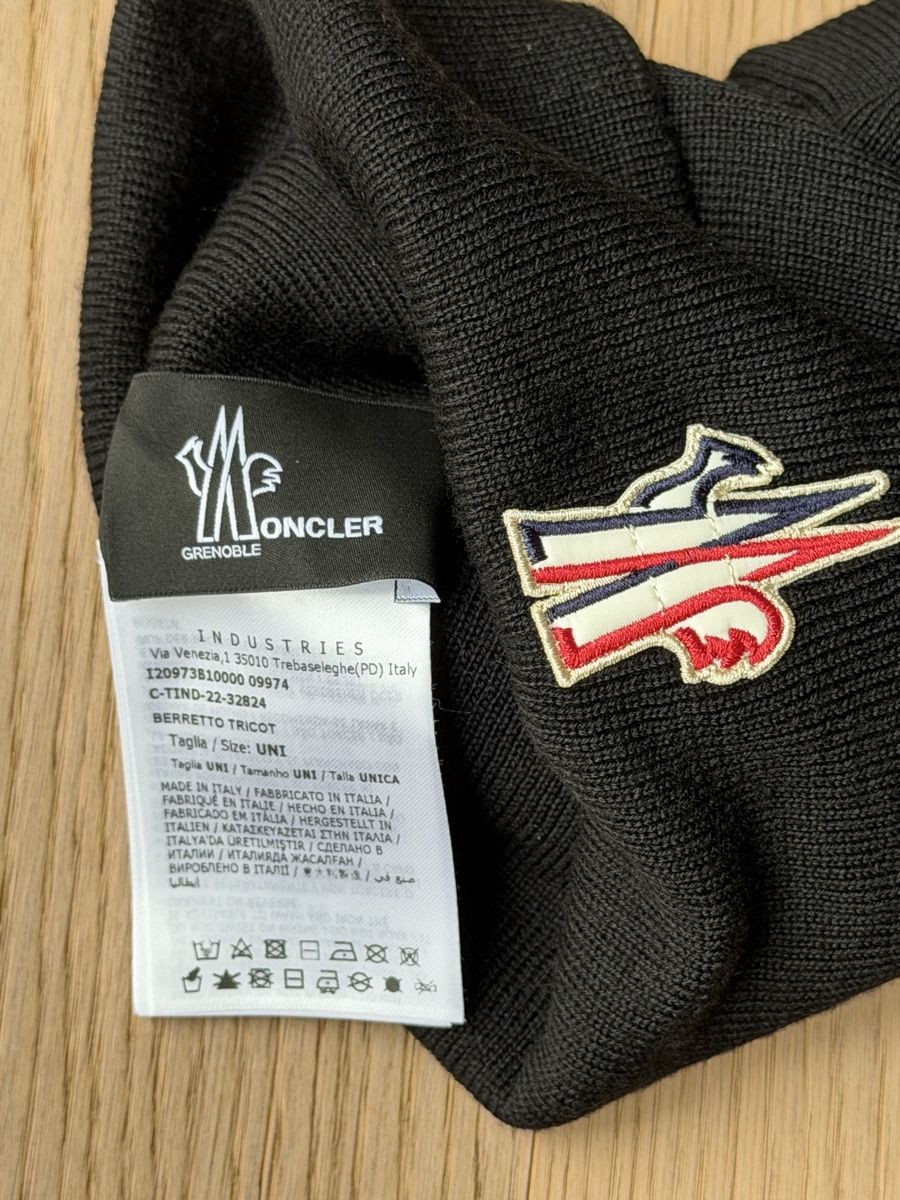 Moncler Copricapi, berretti & cappellini: Moncler Grenoble wool beanie – Nuovo (secondo la descrizione) da Zürich venduto da dav_ylk6 2