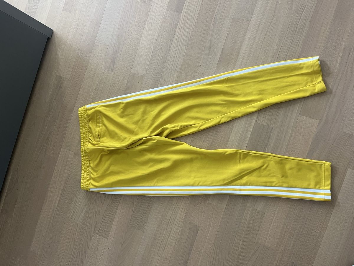 Adidas Pantaloni: Adidas Trainingshose Gelb – Usato da Meilen venduto da jes_c25c 5