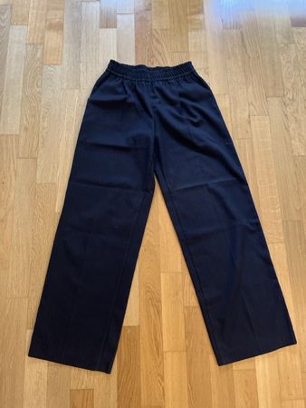 Zara Bundfaltenhose, Nadelstreifen - Top Zustand!