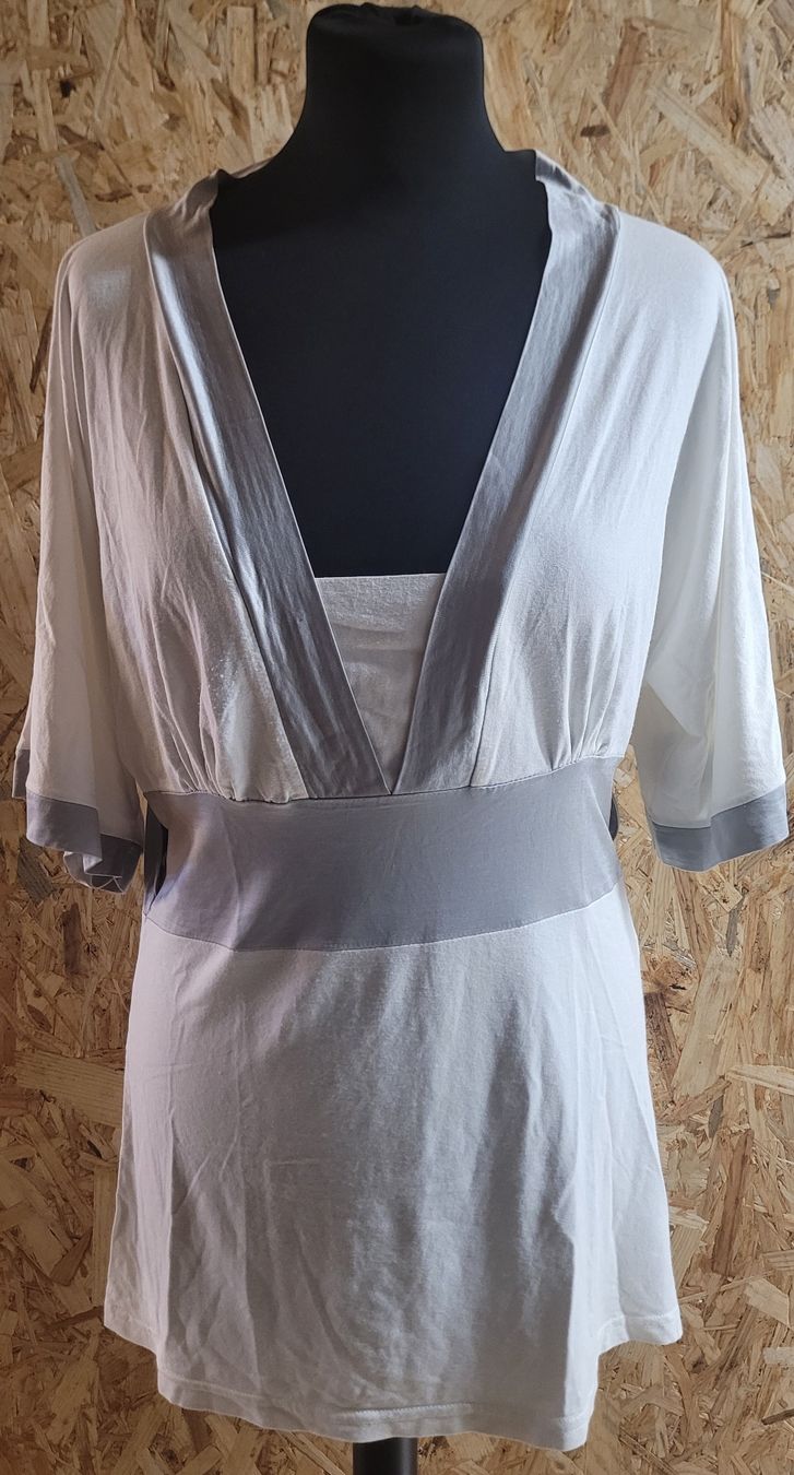 Top: Pull Blanc encolure V gris – Usato da Lausanne venduto da PlusValue_Lausanne