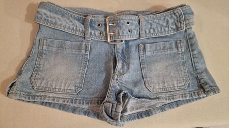 SHYX Exclusive for ABOUT YOU Denim Shorts mit Gürtel Gr. 34
