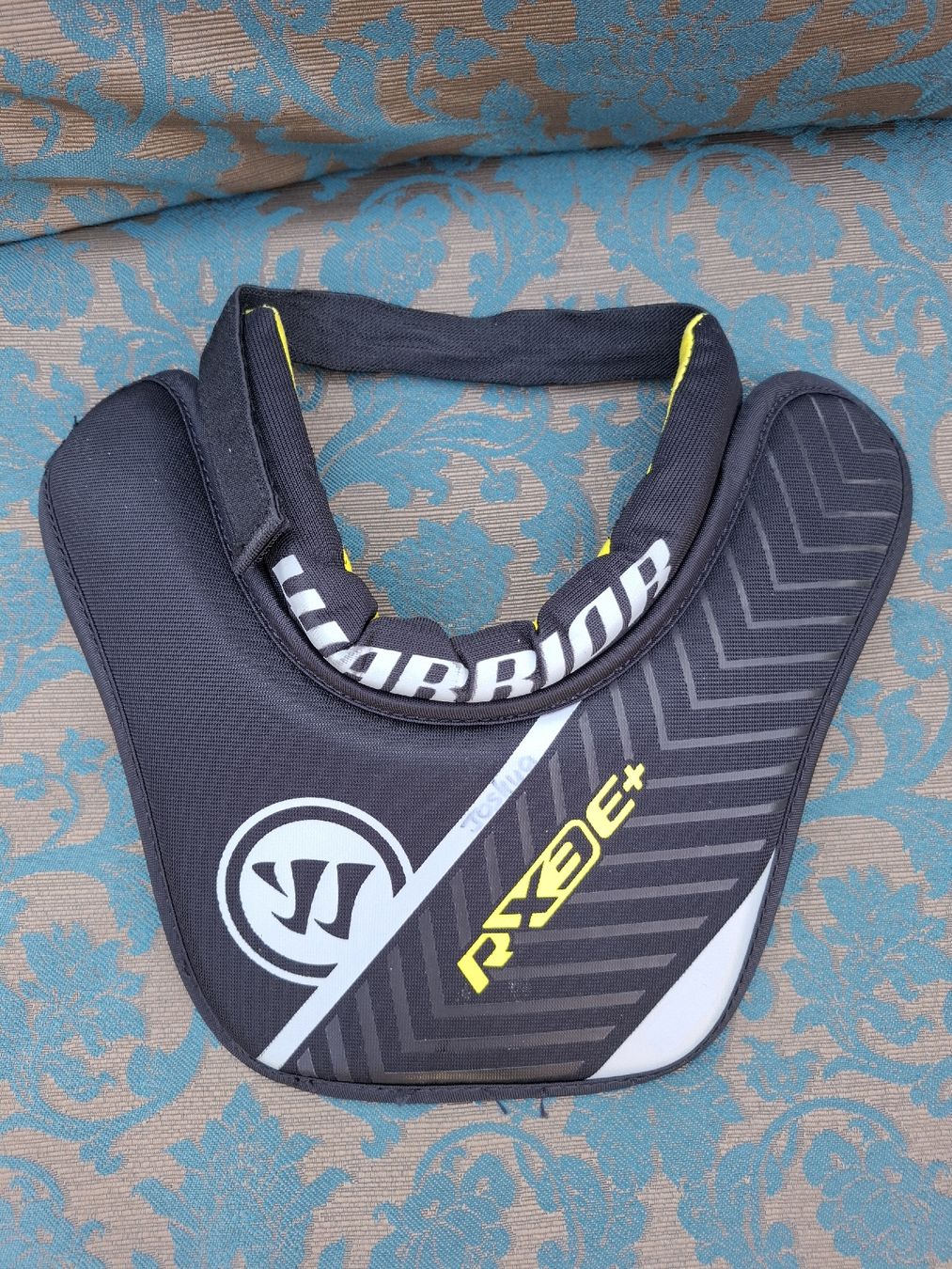 Schutz & Schoner: Warrior Clavicle Goalie Protector – Gebraucht aus Herzogenbuchsee von MGA_SRM