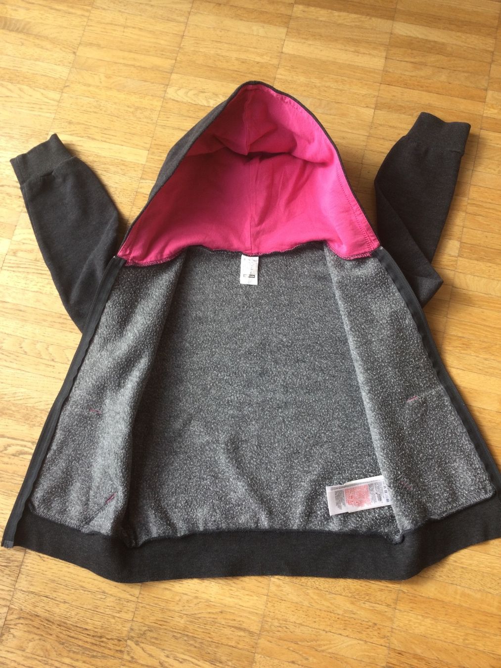 Decathlon Pullover & Sweatshirts: Mädchen Hoodie Pulli Grau, Gr 128 – Gebraucht aus Zürich von ShadowVorlon 3