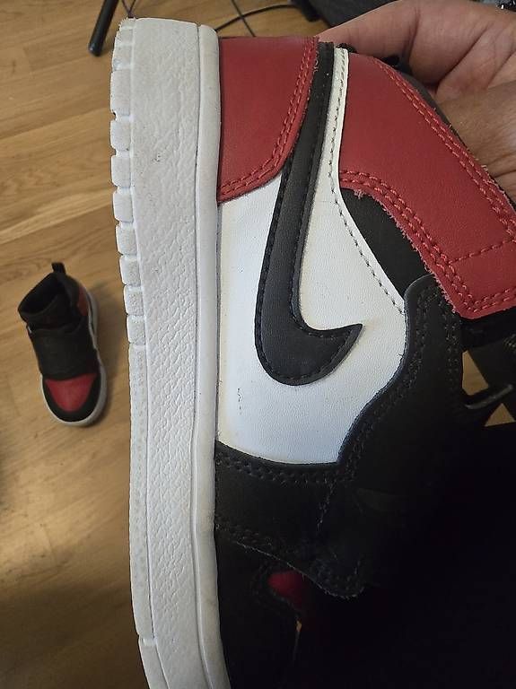 Scarpe per ragazzi: Markenturnschuhe gr. 30 – Usato da Therwil venduto da JosefinaV 1
