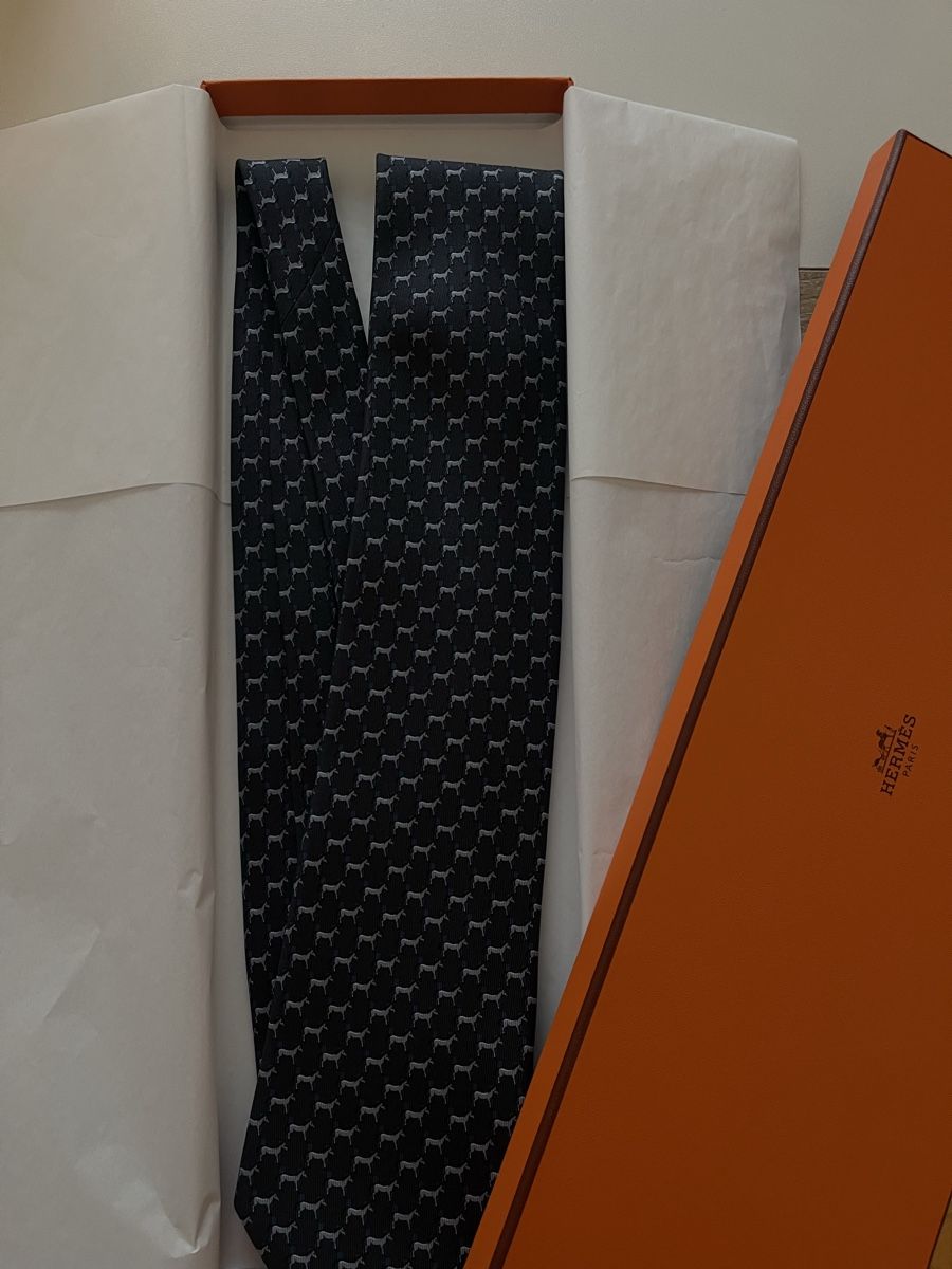 Hermès Cravates: Krawatte Hermès dunkelblau – Neuf avec emballage d'origine à Rümlang par ohsnapiiitzme2