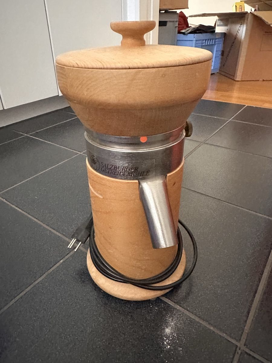 Appareils de cuisine: Salzburger Getreidemühle – D'occasion à Wetzikon ZH par s.ochsner