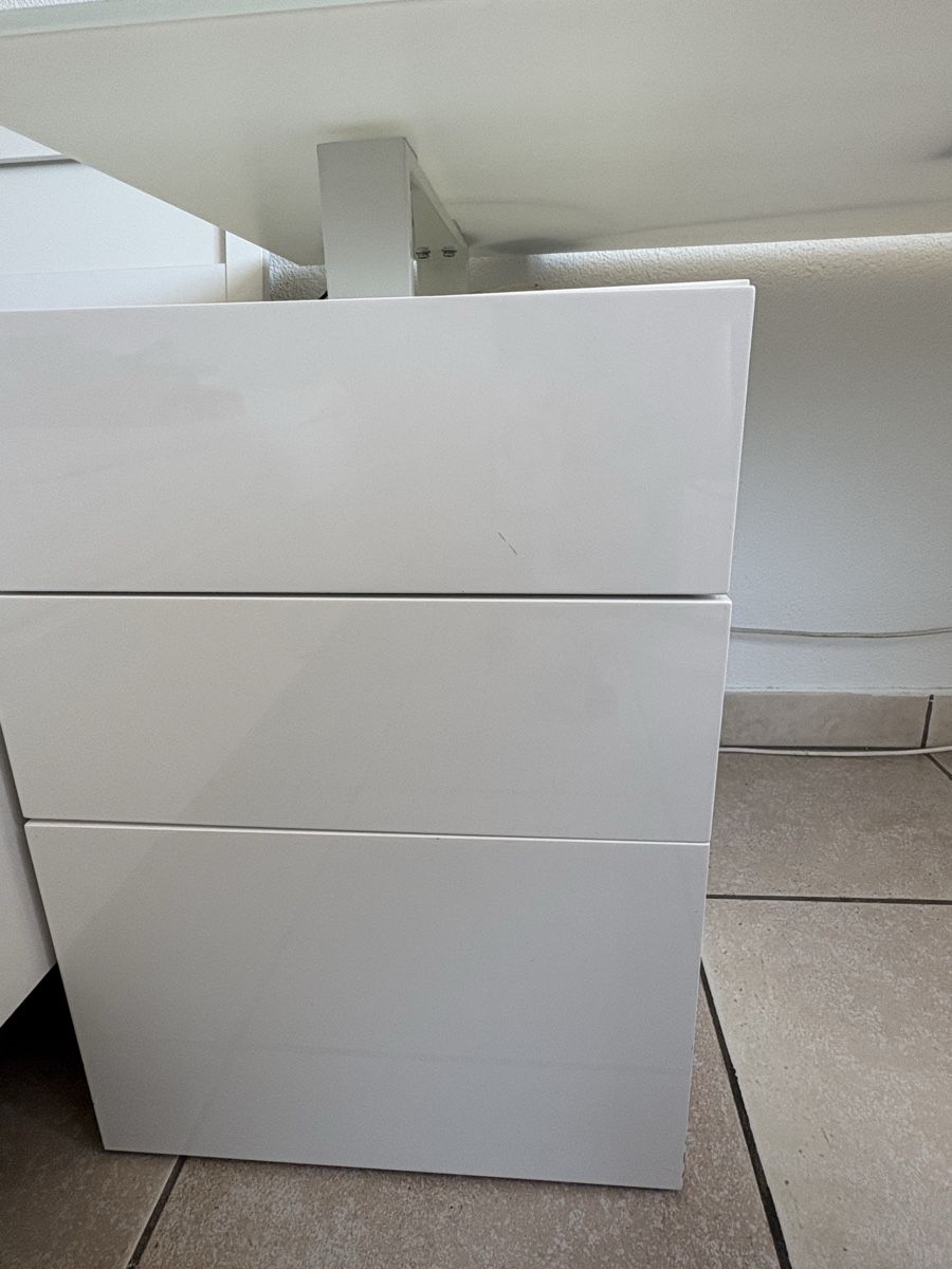 Schreibtische: Schreibtisch – Gebraucht aus Volketswil von ang_c2z8 2