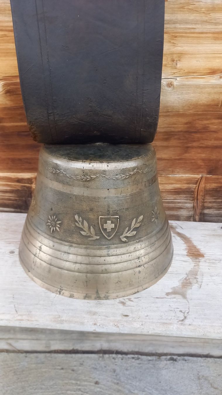Cloches & sonnailles: Alte Glocke – D'occasion à Achseten par sma_659k 2