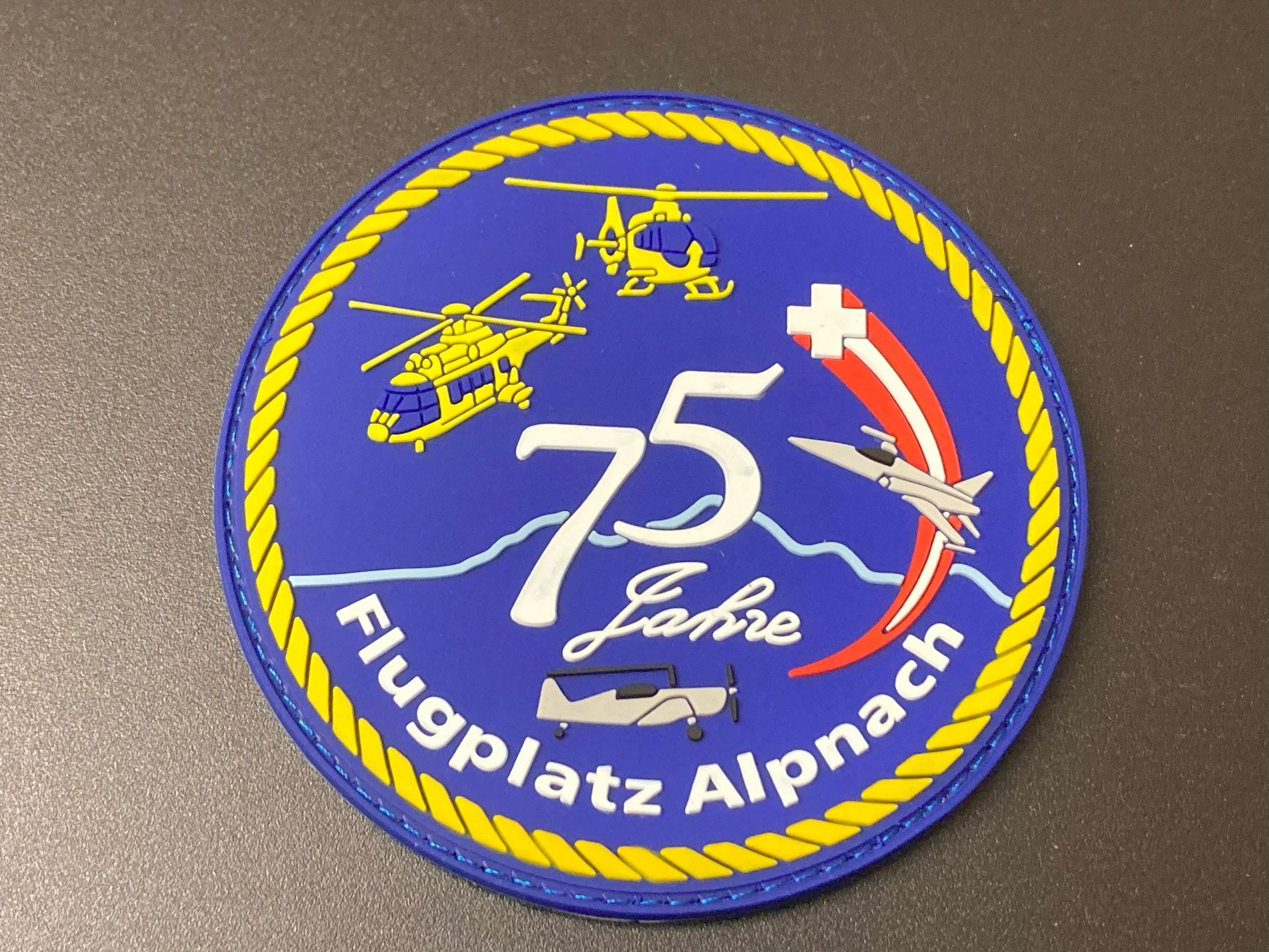 Schweizer Armee Placchette & Badge: Badge: 75 Jahre Alpnach - Schweizer Luftwaffe – Nuovo (secondo la descrizione) da Brütten venduto da Hst1