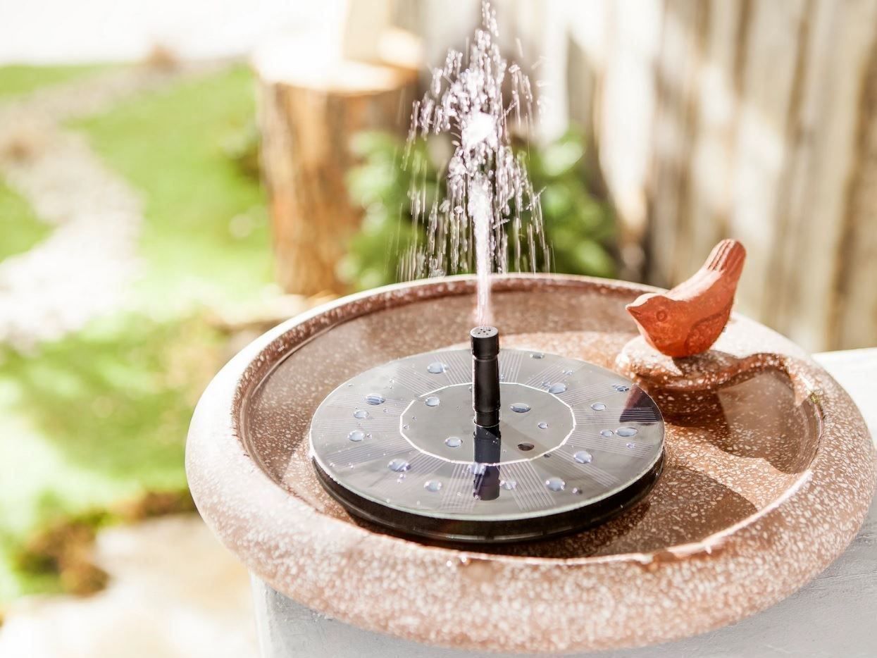 Etangs & Fontaines déco.: MINI SOLAR WASSERBRUNNEN - SPRINGBRUNNEN - TEICH UND GARTEN – Neuf avec emballage d'origine à Kriens par swissgadget