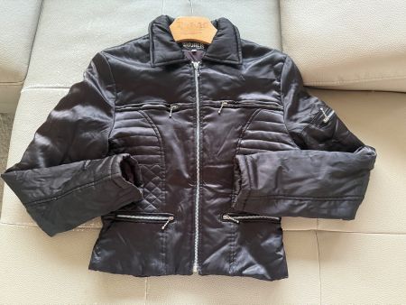 Schickes, schwarzes Rocker-Jäckli mit coolem Look, Gr. S/M