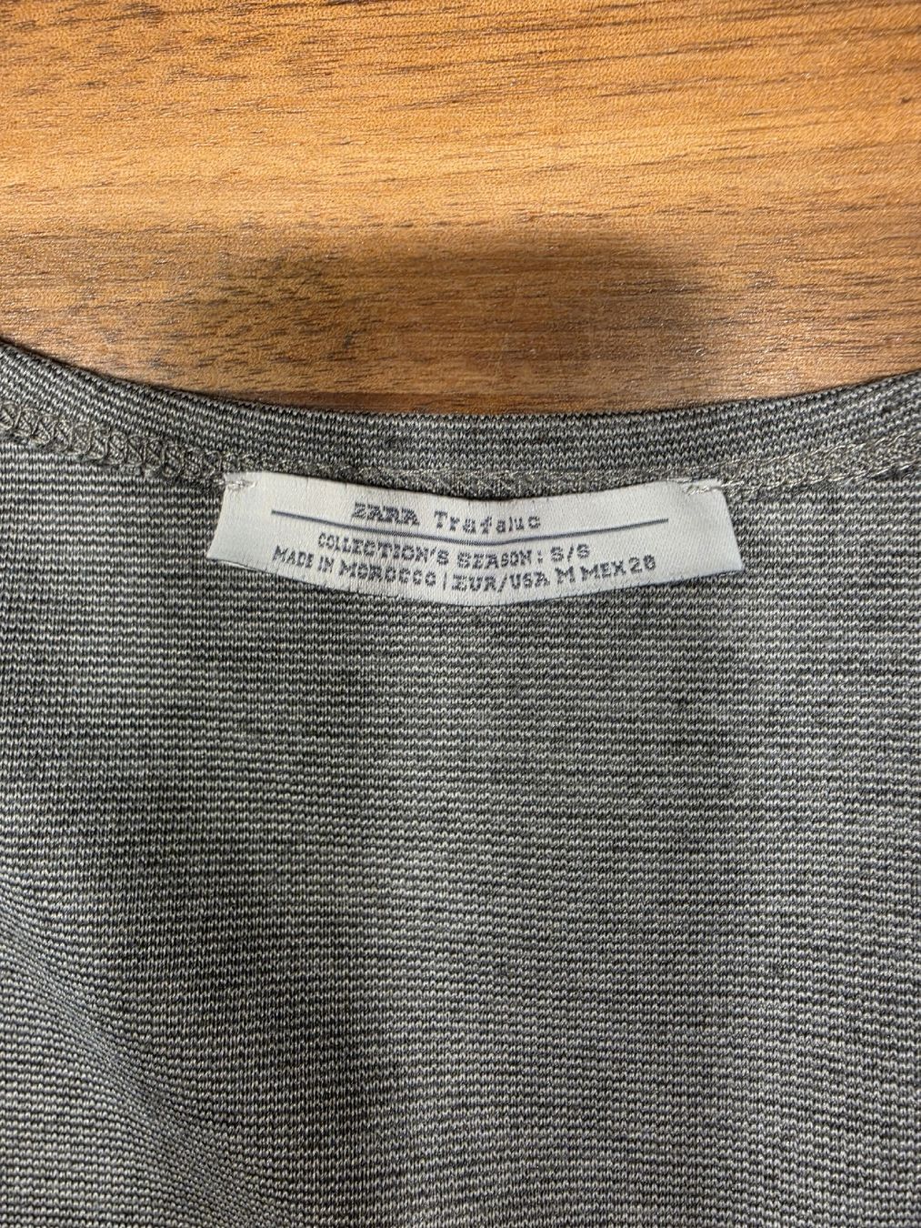 Zara T-shirts: Tshirt grau Zara – D'occasion à Luzern par oli_6x2r 2