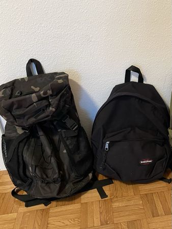 Lot de 2 sacs à dos Eastpak et camouflage occasion