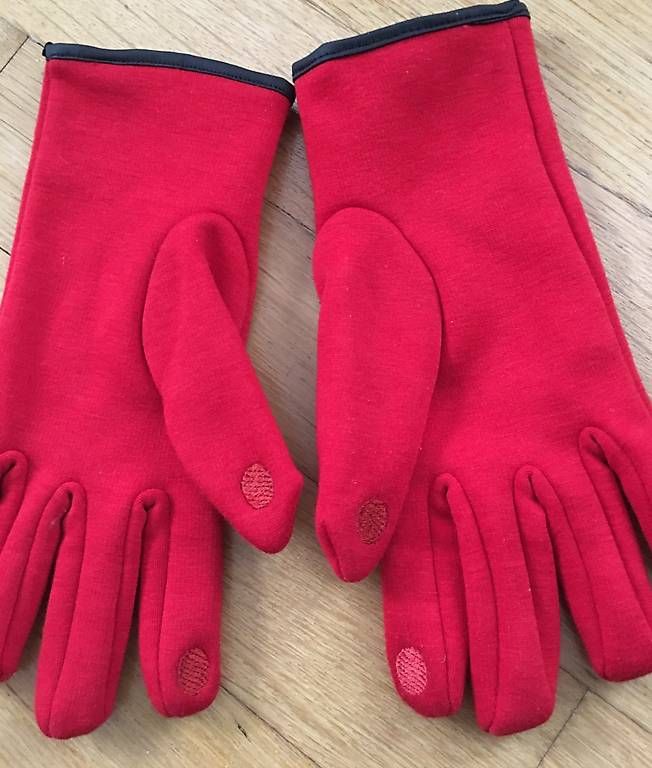 Handschuhe & Handstulpen: Damen rote Handschuhe mit Leder Applikationen – Gebraucht aus Grenchen von Tirana 1