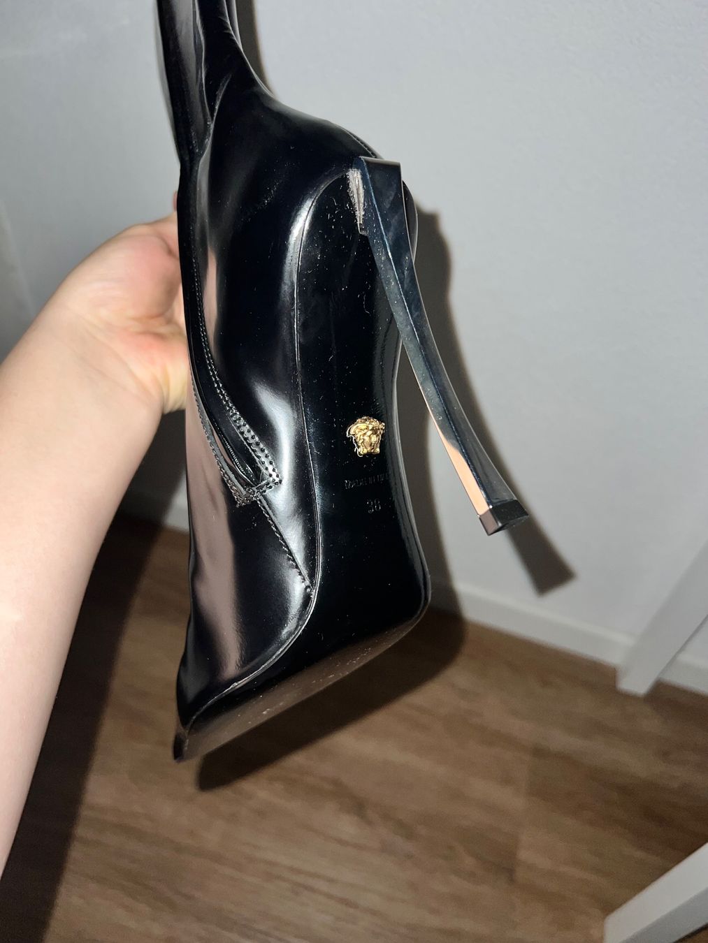 Versace Damenschuhe: Versace High Heel Stiefel – Gebraucht aus Wangen b. Olten von dak_v5qn 1