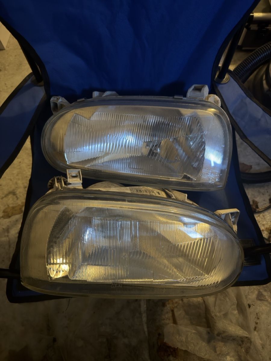 VW Fari: VW Golf 3 Scheinwerfer – Usato da Amriswil venduto da Trendymarkt