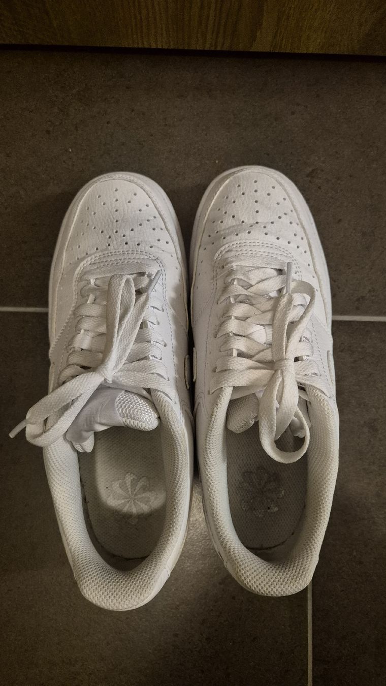 Nike Scarpe da donna: Weisse Nike Turnschuhe Gr. 39, neu – Nuovo (secondo la descrizione) da Bern venduto da samawy 1