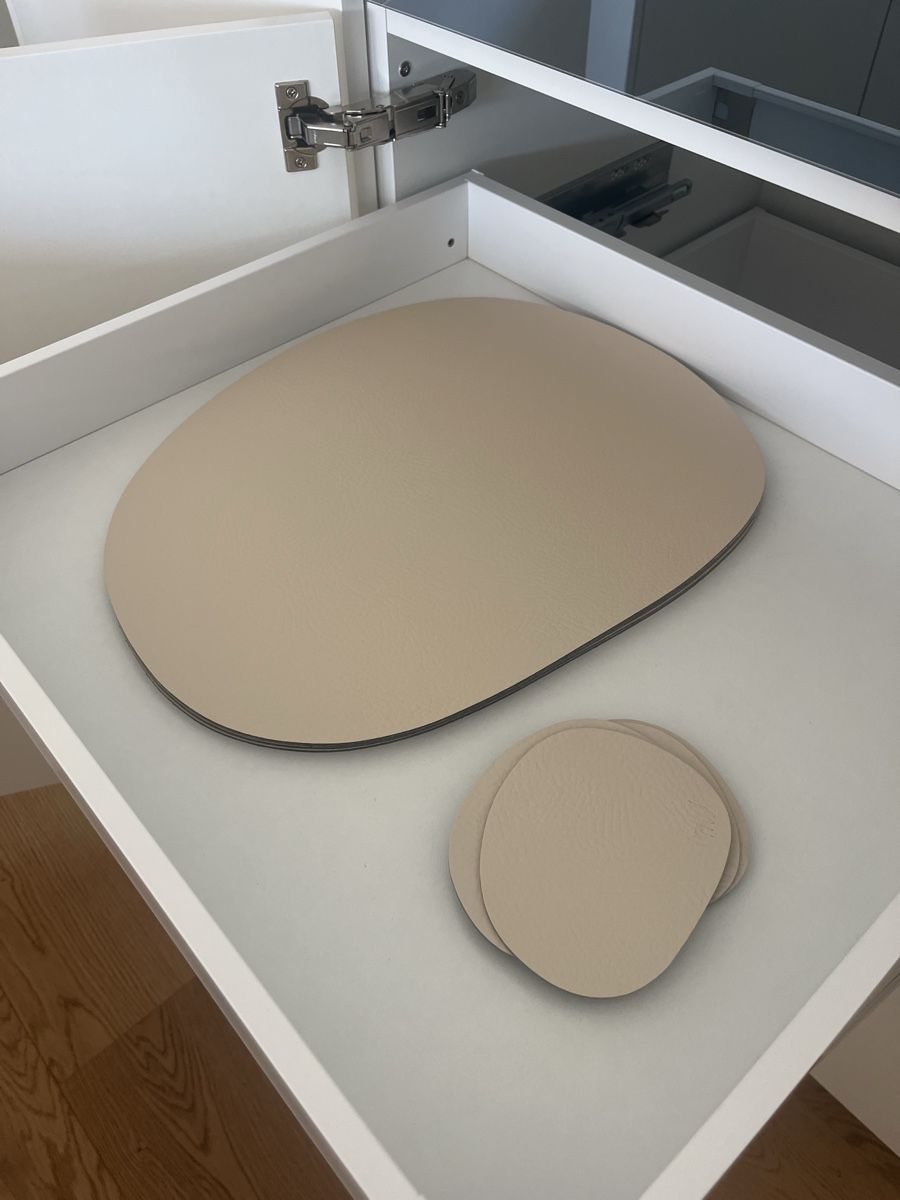 Set de table et chaises: Platzset Leder beige Tischset Glasuntersetzer 6-er Set – Neuf avec emballage d'origine à Au SG par fab_7wnx