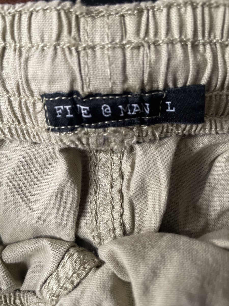 Pantaloni: Shorts  mit seitentaschen  Beige – Usato da Capolago venduto da LA.BOTTEGA 3