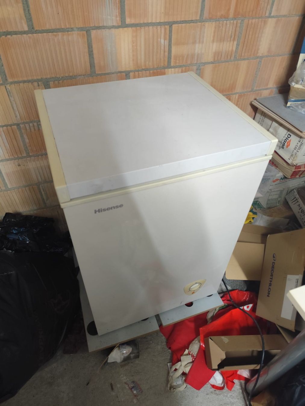 Truhen: Hisense Gefriertruhe – Gebraucht aus Sissach von Remanka