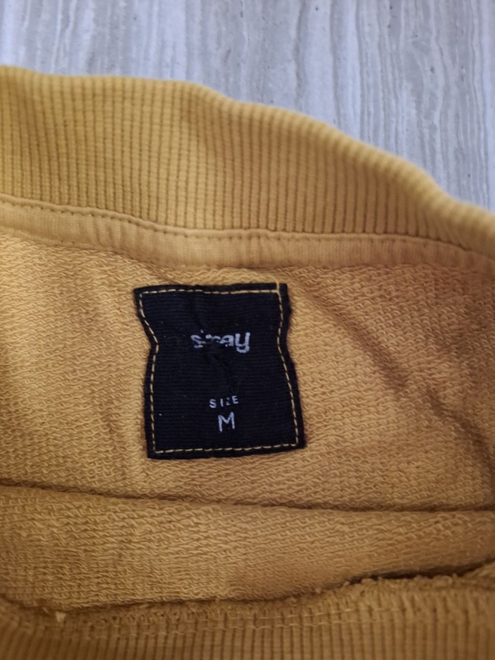 Maglioni & Felpe: pull jaune moutarde north Carolina taille M – Usato da Ecublens FR venduto da ame_y8tq 2