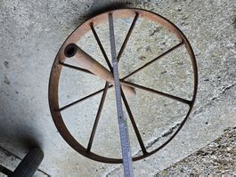Rad Eisen alt mit Achse 55cm Durchmesser
