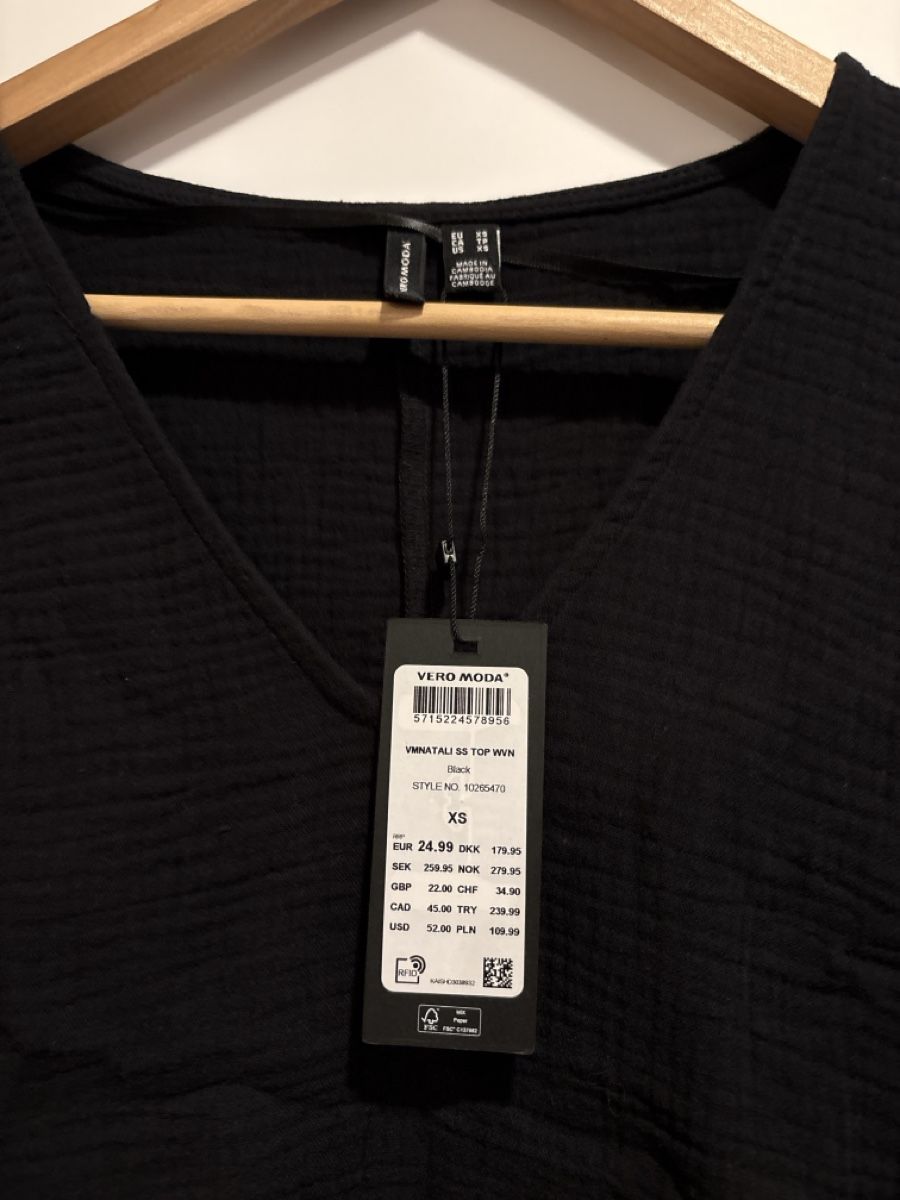 Vero Moda Top: T shirt noir Vero Moda neuf avec étiquette – Nuovo e nell'imballaggio originale da Pully venduto da kaba07 2