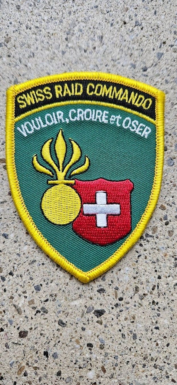 Schweizer Armee Placchette & Badge: *** Badge Swiss Raid Commando *** – Nuovo e nell'imballaggio originale da Riedholz venduto da fr_sIruP