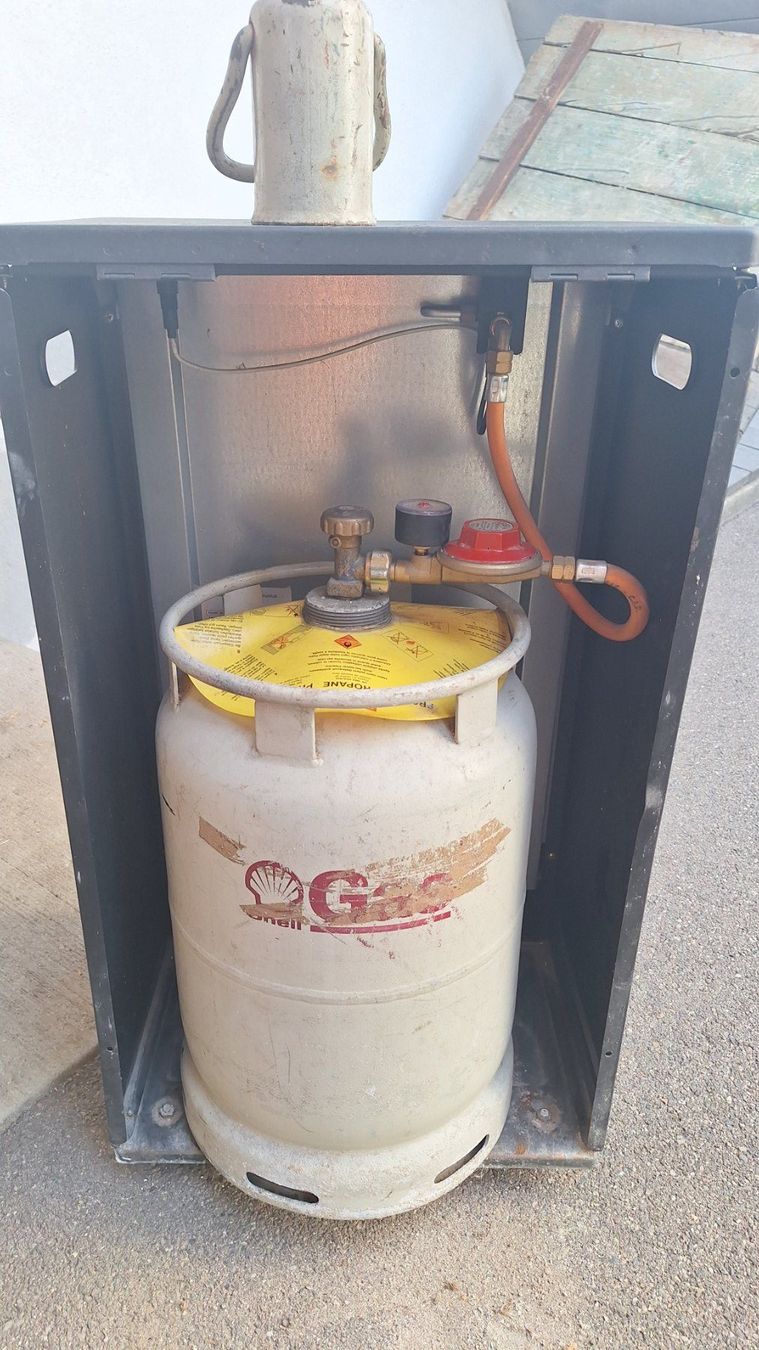 Shell Apparecchiature e tecnologia a gas: Gasflasche Shell, mit oder ohne Ofen – Usato da Dornach venduto da majo8689