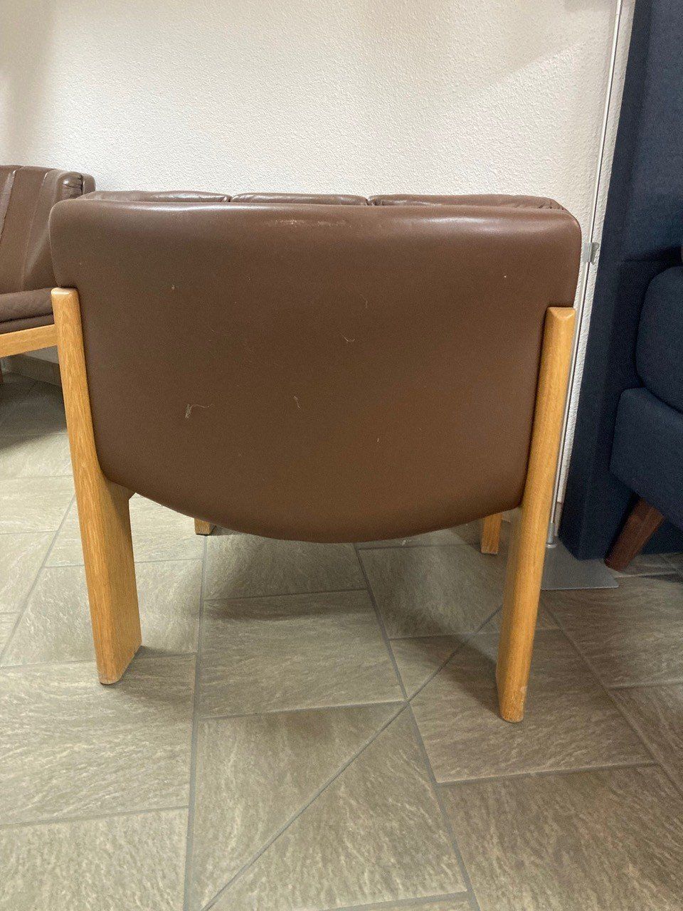 Girsberger Set di tavolo e panche: Lederstühle und Ledertisch – Usato da Zollikofen venduto da bettenland 2
