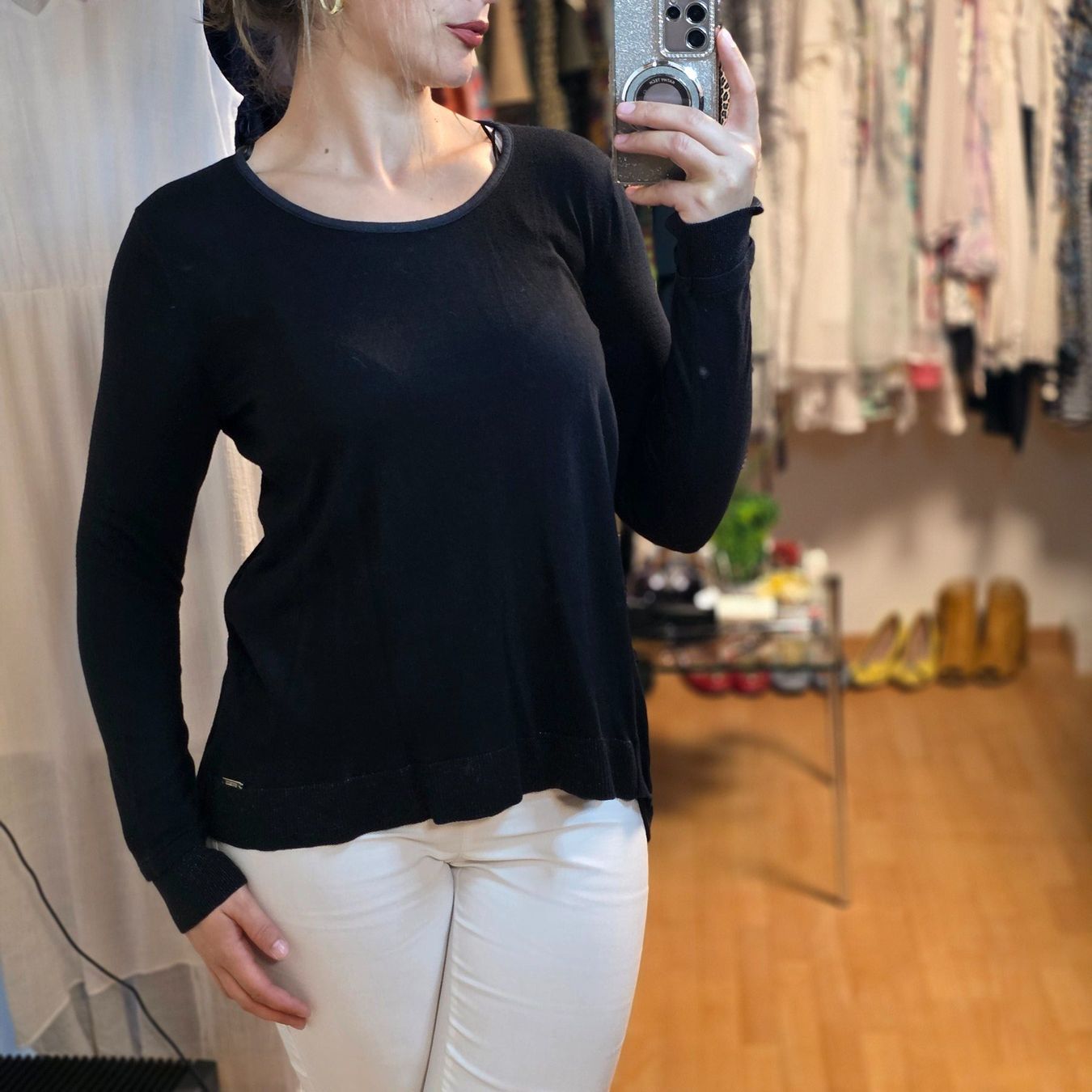 Guess Camicette: GUESS Damenbluse schwarz asymmetrisch M – Usato da Wald ZH venduto da CapLux