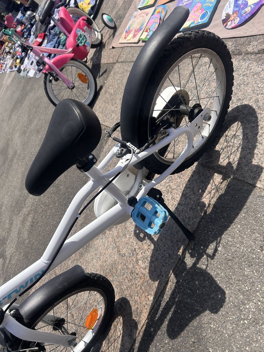 Decathlon Velos: Vélo enfant B'twin inuit 100, 16 pouces blanc, dès 4 ans – Gebraucht aus Carouge GE von Emilynette 4