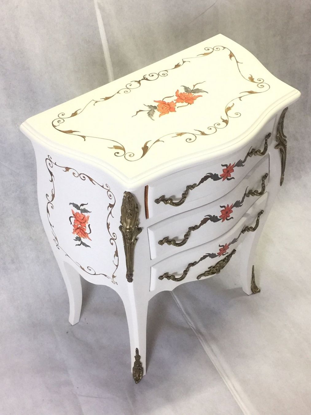 Cassettiere: Commode de style Louis XV,motif fleuri. – Usato da geneve venduto da louisart 1