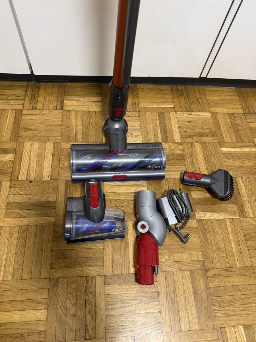 Dyson Staubsauger & Zubehör: Aspirateur Dyson V10 – Gebraucht aus Lausanne von cjrrviseu 1