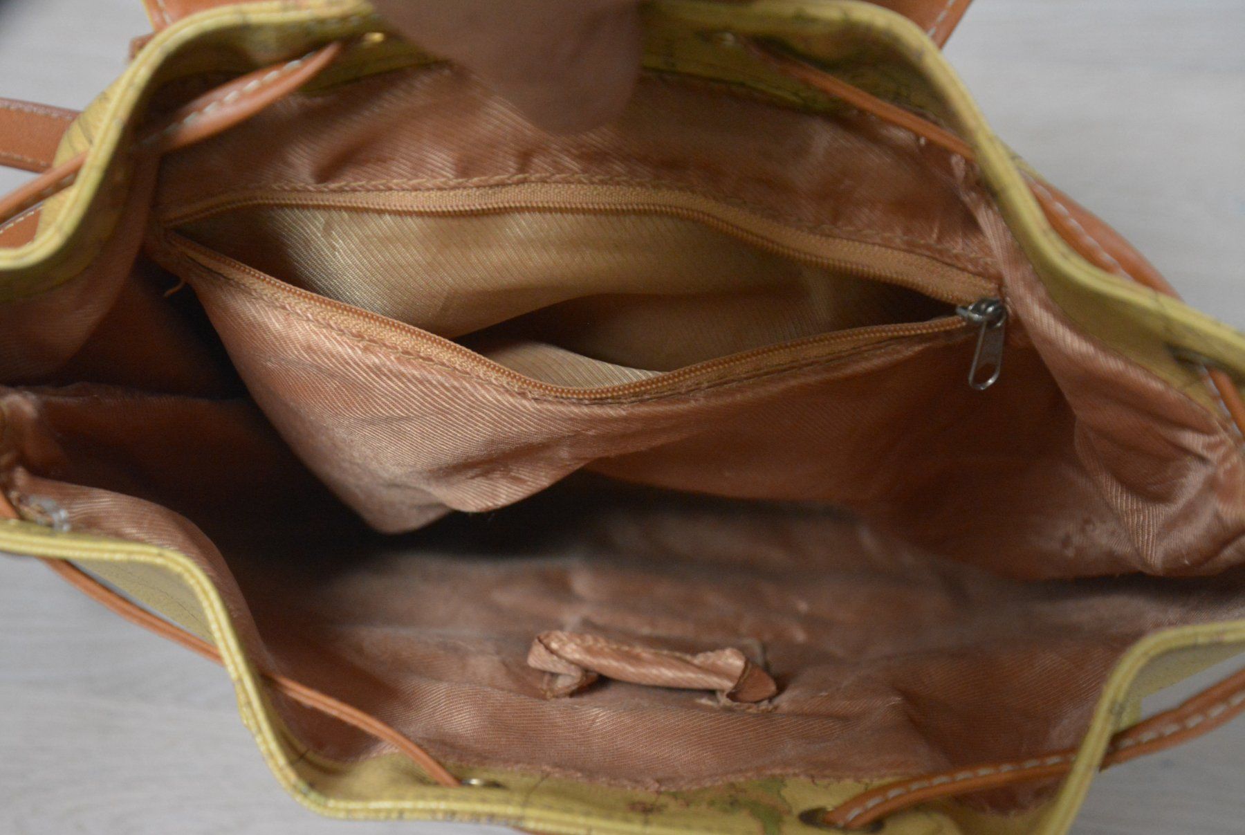 Zaini: Rucksack mit Landkarten Motiv – Usato da Niederhasli venduto da littledrop 2