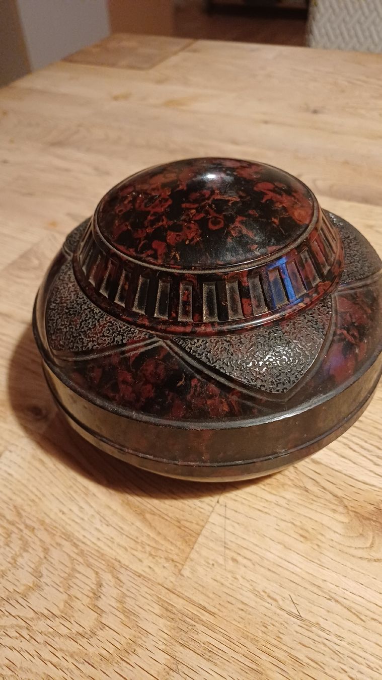 Tabacchi: Art Deco Tabaktose Bakelit – Usato da Flawil venduto da Naphtali 7