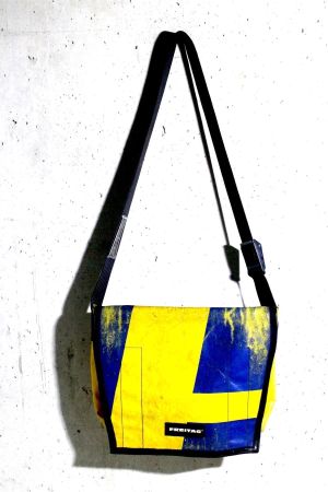 Klassischer FREITAG Messenger - Bag in knalliger Farbgebung