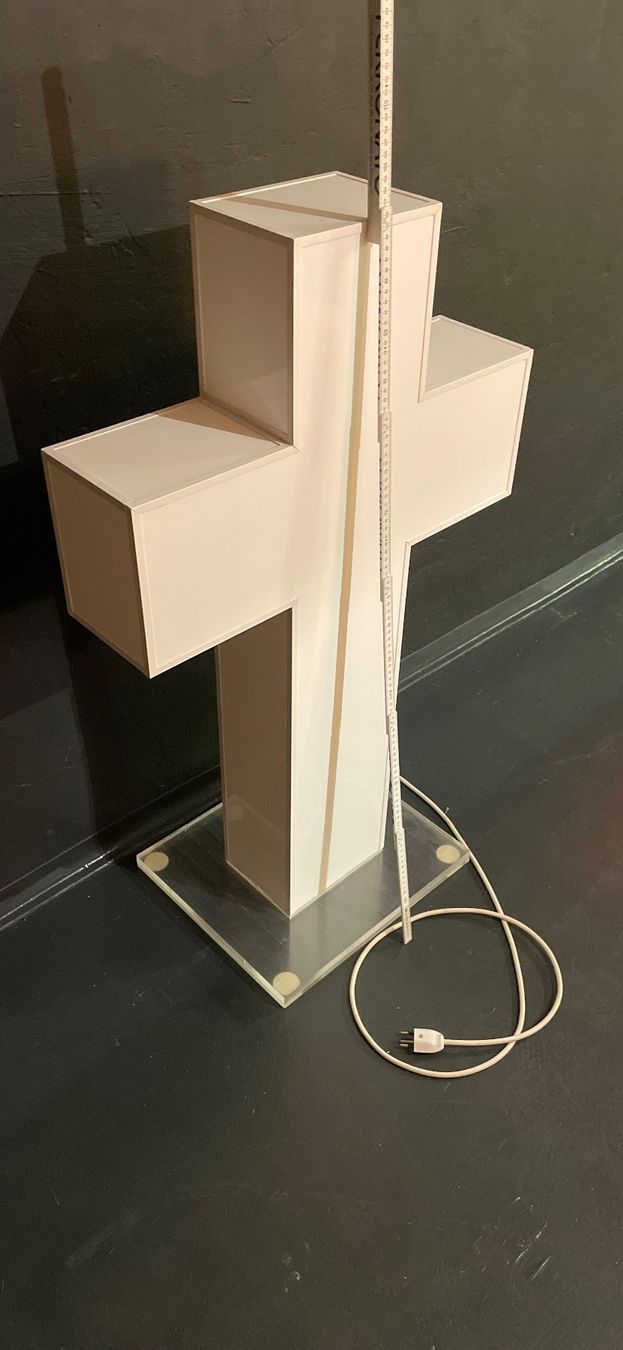 Lampen: Design Stehlampe Weisses Kreuz – Gebraucht aus Wangen b. Olten von Mertz 3