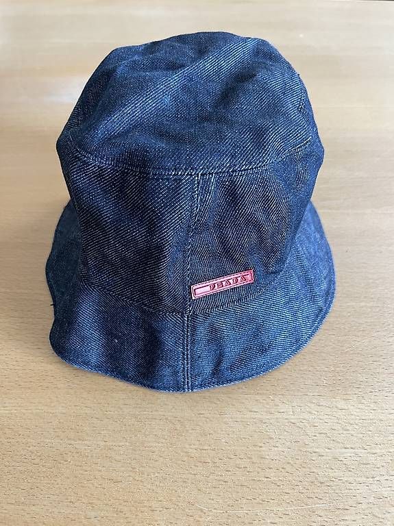 Prada Chapeaux, bonnets & casquettes: Prada Denim Bucket Hat – D'occasion à Richterswil par noa_q7yd 2