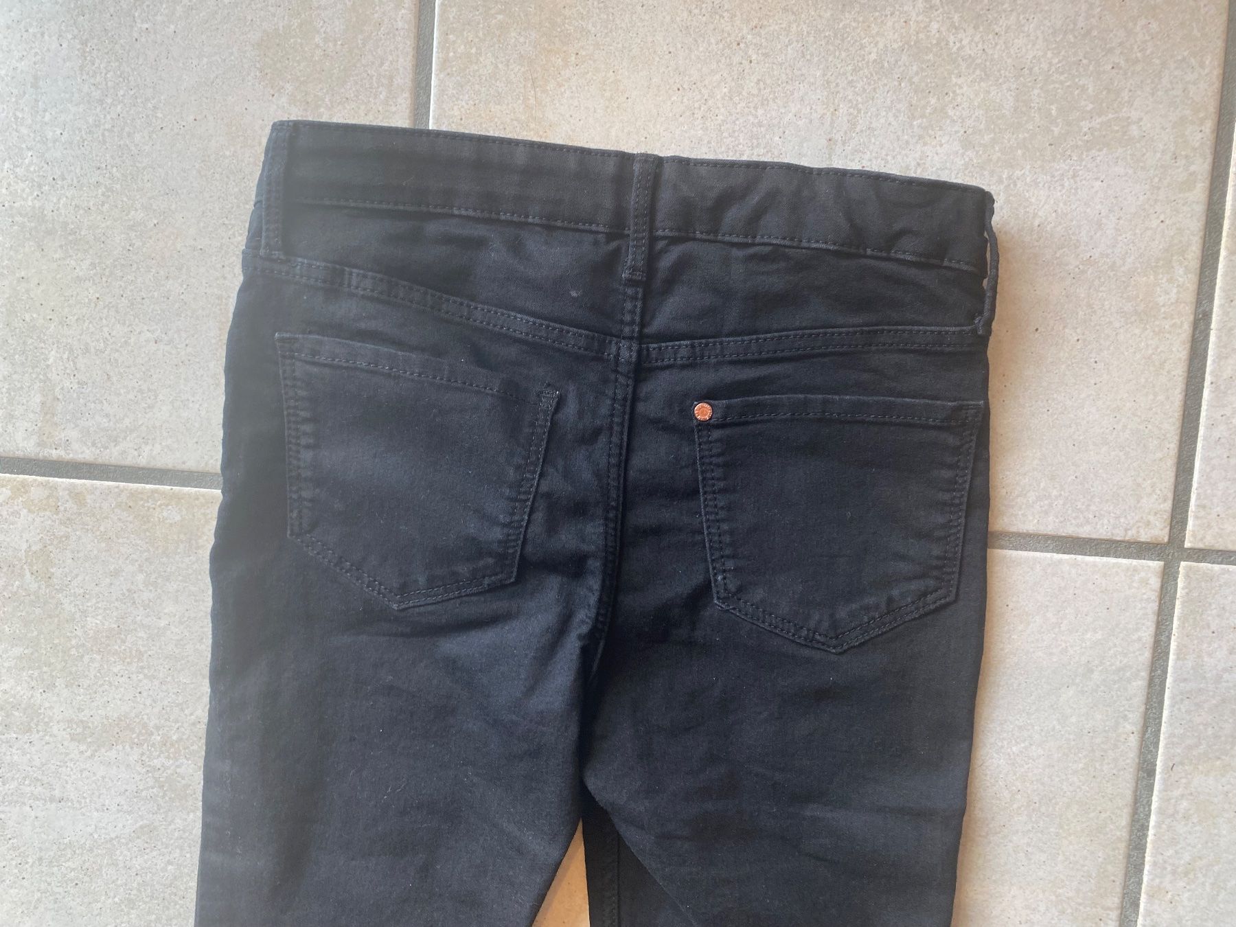H&M Pantaloni: Pantalon 140 H&M noir Stretch – Usato da Orpund venduto da Mary8972 5
