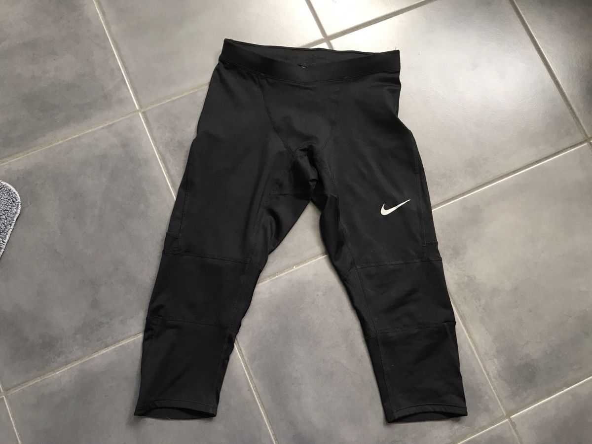 Nike Pantalons: Nike 3/4 Sporthose S – D'occasion à Thalheim par Twity