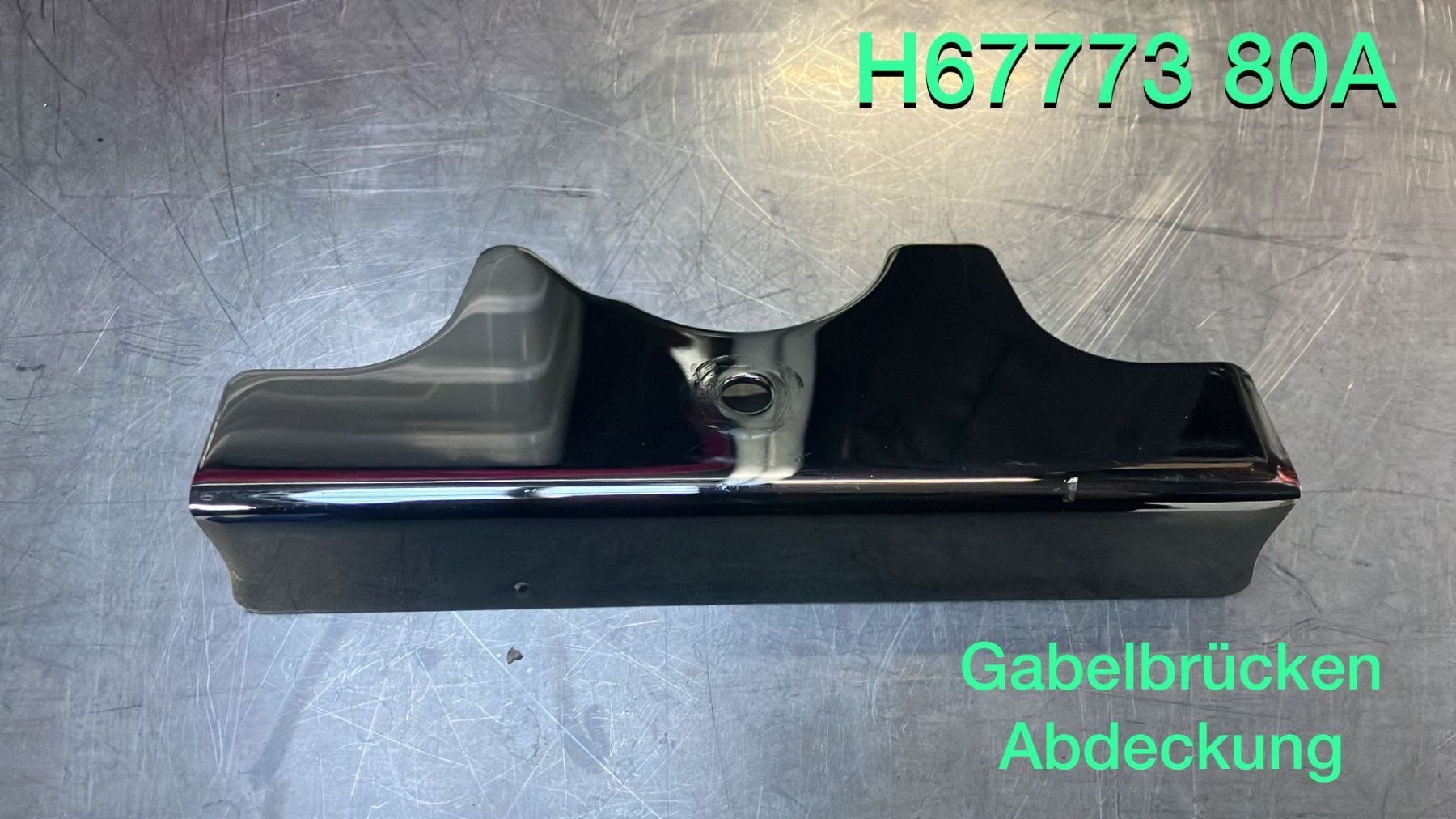 Harley-Davidson Tutti i ricambio per moto: Harley Davidson Gabelbrücke-Abdeckung 67773-80A – Usato da Alpnach Dorf venduto da Biker-Lady