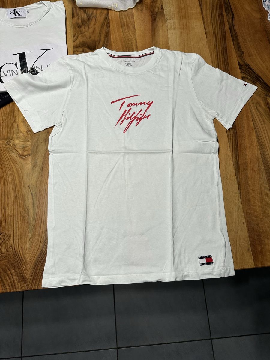 T-shirt: T-Shirts Calvin Klein-Tommy Hilfiger  – Usato da Glattbrugg venduto da Samuelcolella 1