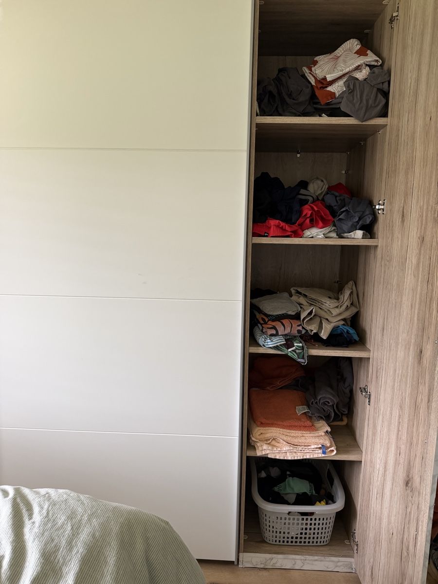 Armadi: Moderner Schwebetürenschrank mit Marmor-Optik – Usato da Uster venduto da goo_59sc 1