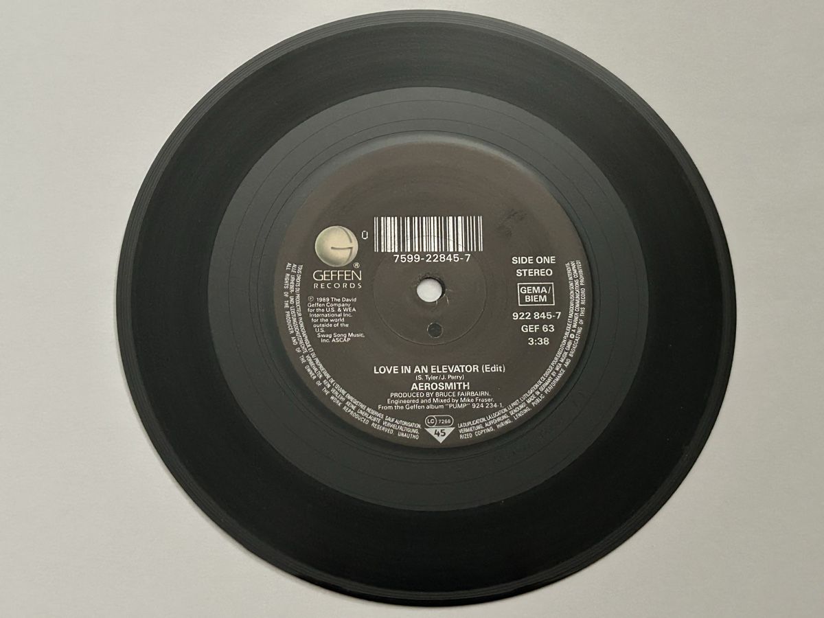 Dischi in vinile: Aerosmith. 1989. Love In An Elevator – Usato da Faulensee venduto da Mizuno06 3