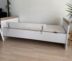 Babybett / Kinderbett 140x70 cm (bereits zerlegt) inkl. Matr