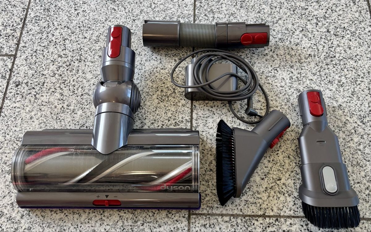 Dyson Aspirapolveri & Accessori: DYSON V11 neuwertig mit Zubehör – Usato da Reinach AG venduto da sabaton63 4