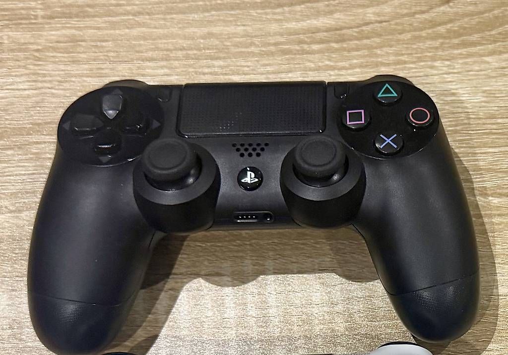 Controller: Sony PS4 DualShock 4 Controller  TOP Zustand – Usato da Witterswil venduto da faidel