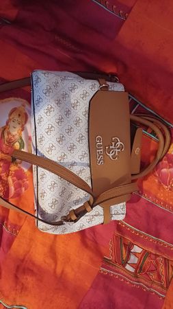Guess Handtasche, neuwertig, Beige/Weiss Top Zustand! (53)