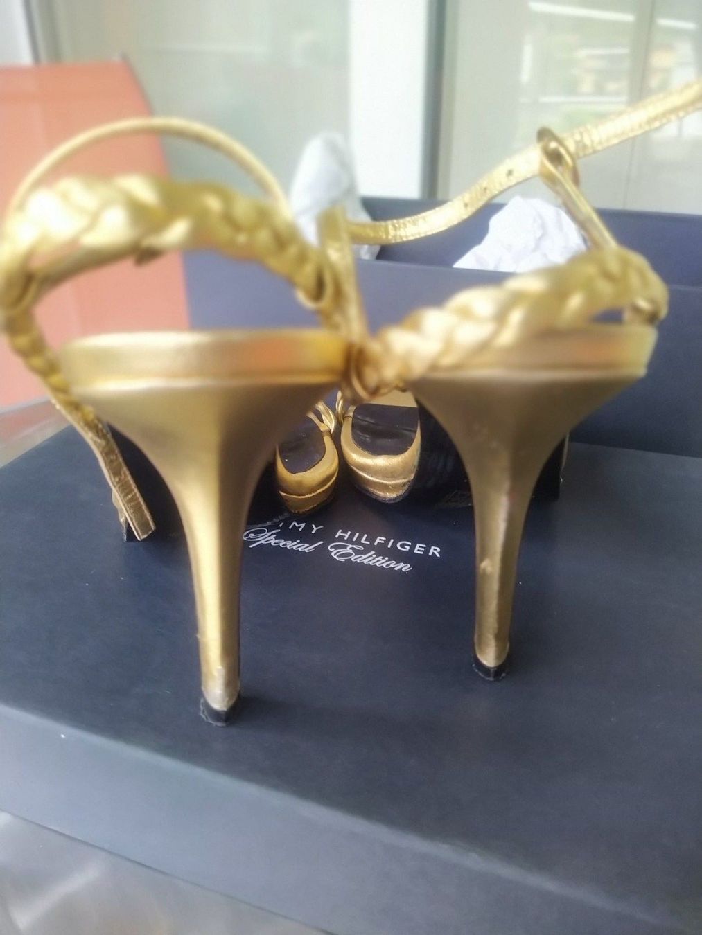 Tommy Hilfiger Scarpe da donna: Tommy Hilfiger gold 38 – Usato da Figino venduto da Palotta 2